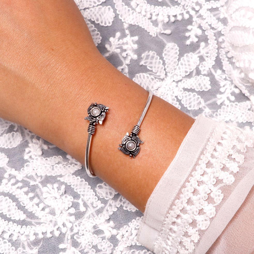 Aparna White Flower Silver Oxidized Bracelet