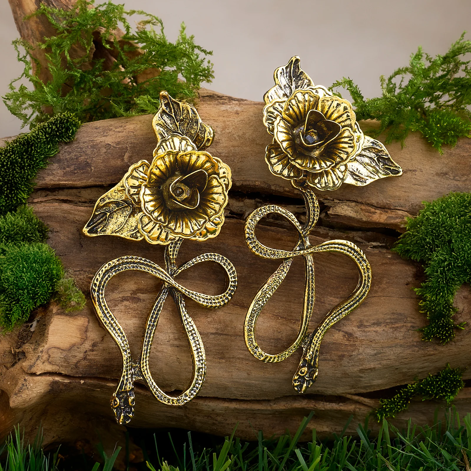 Avenira Gold Snake Earring - Image 2
