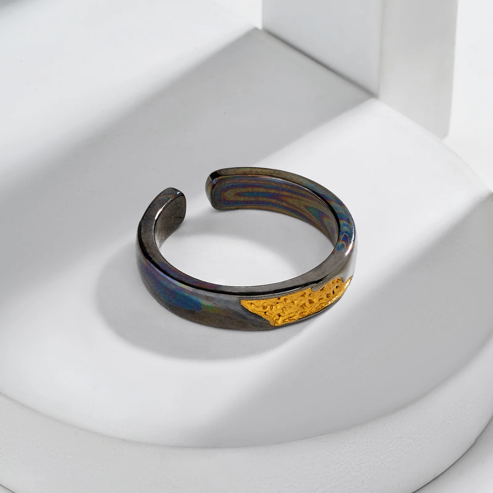Cato Men's Black & Gold RIng