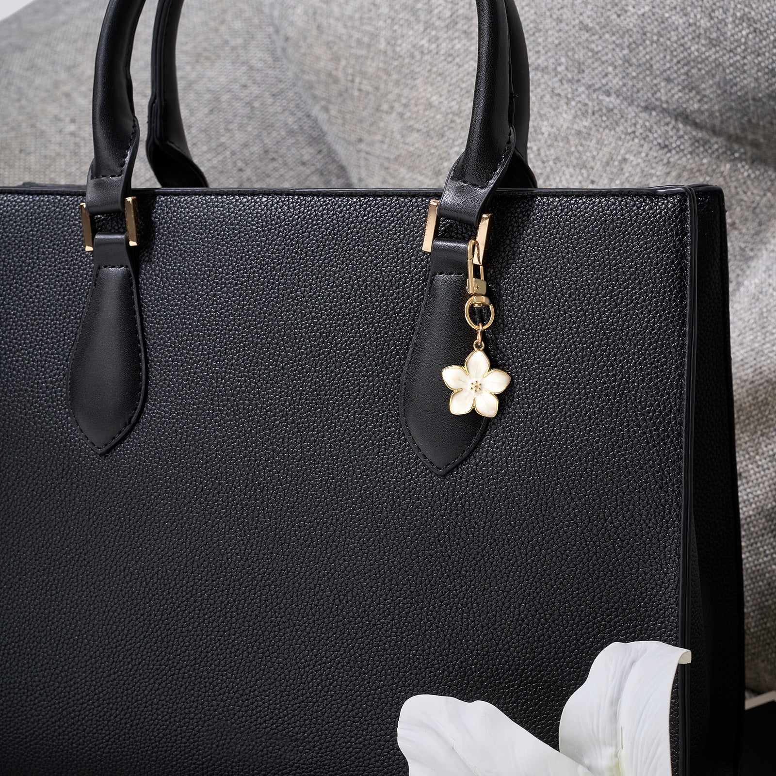 Daisy-Day White Floral Bag Charm