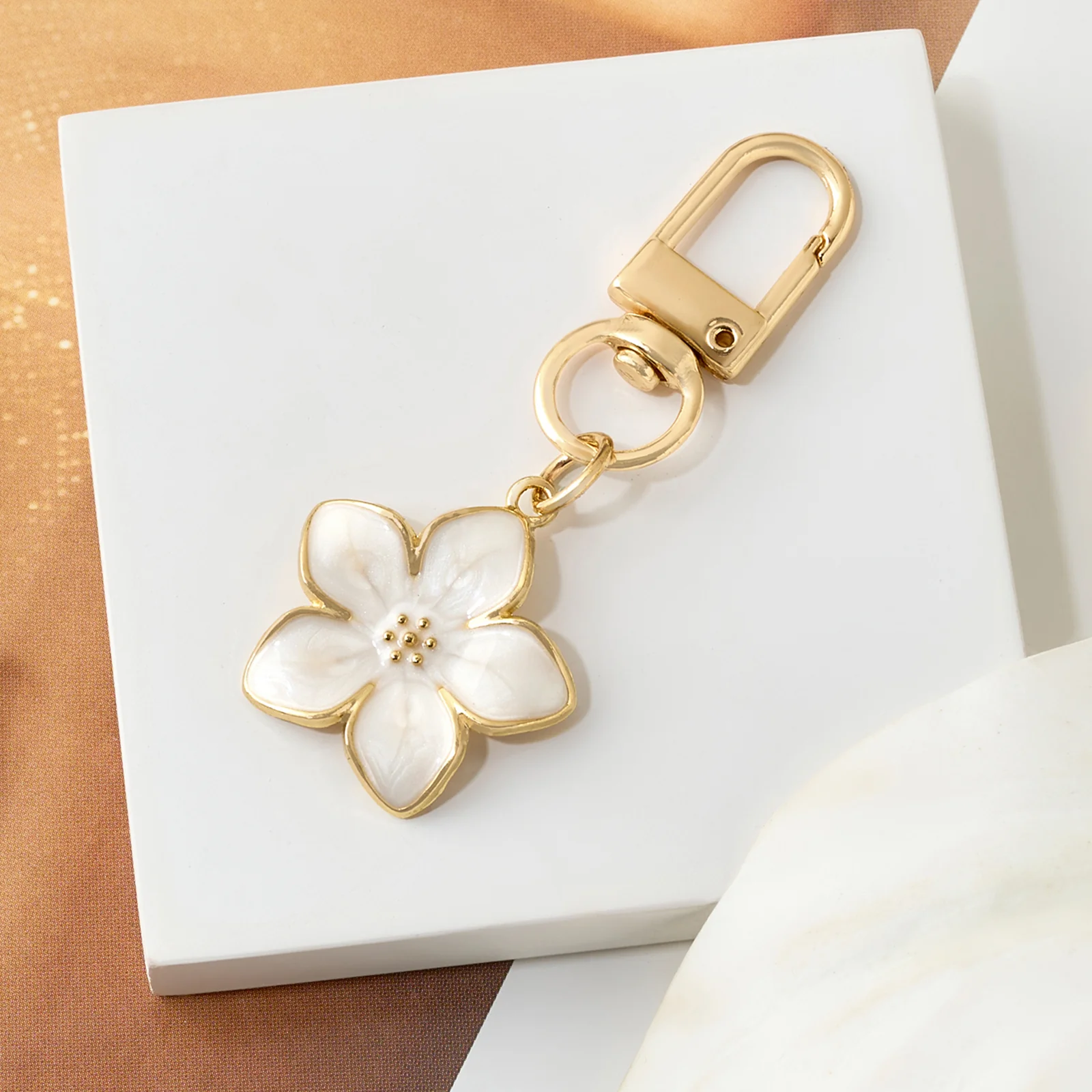 Daisy-Day White Floral Bag Charm - Image 2