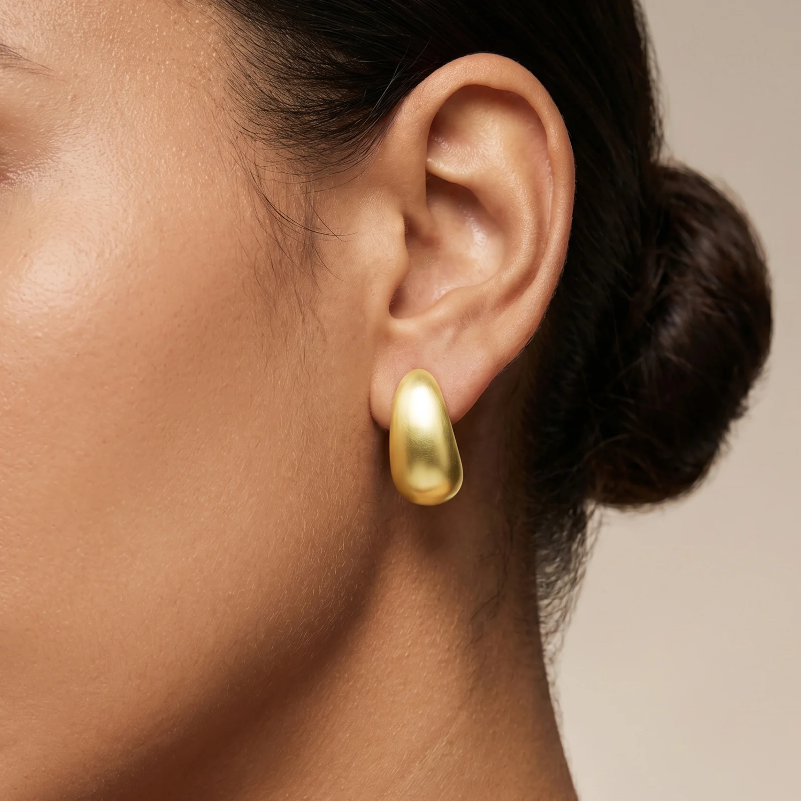 Dayna Gold Love Earrings Set - Image 3