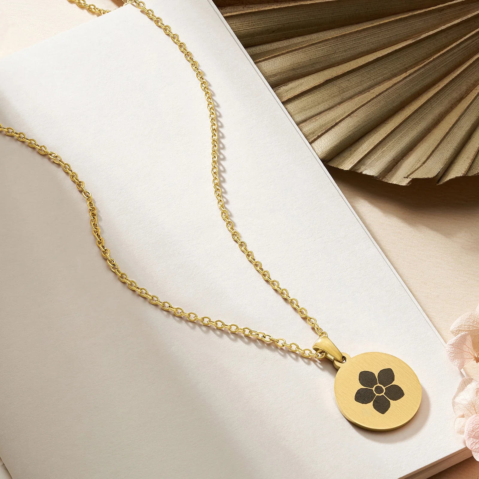 Flora Gold Women's Round Mantra Necklace