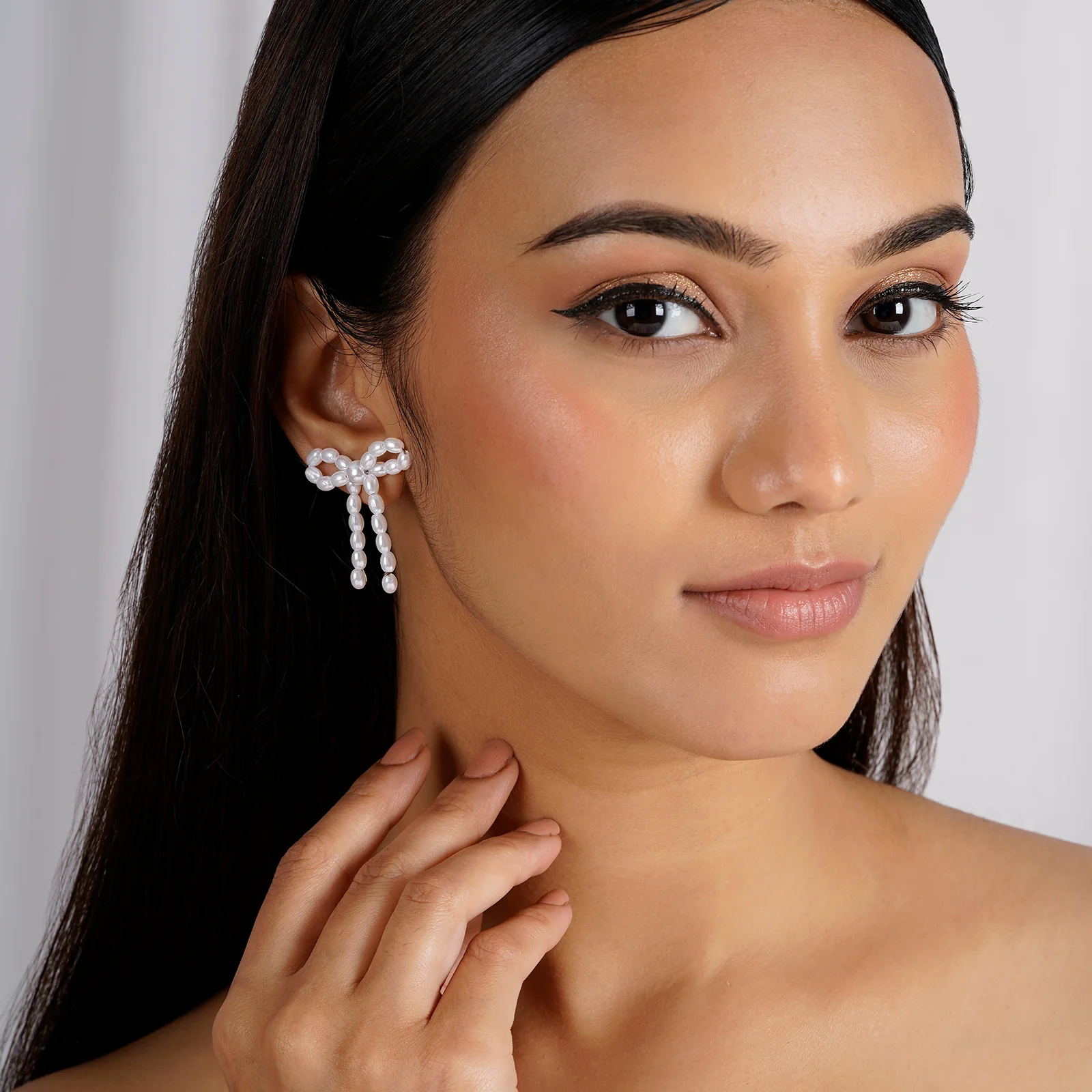 Rosine Bow Style Earring - Image 2