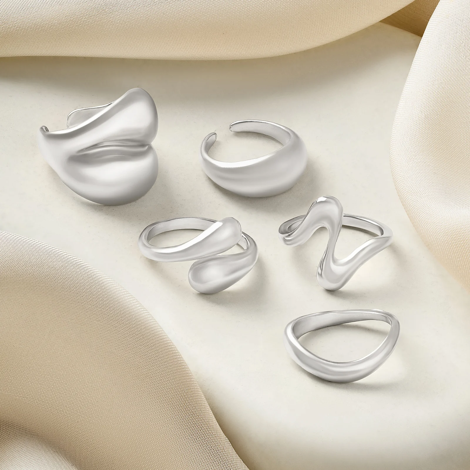 Kazura Molten Pearl Set of 5 Silver Rings - Image 2
