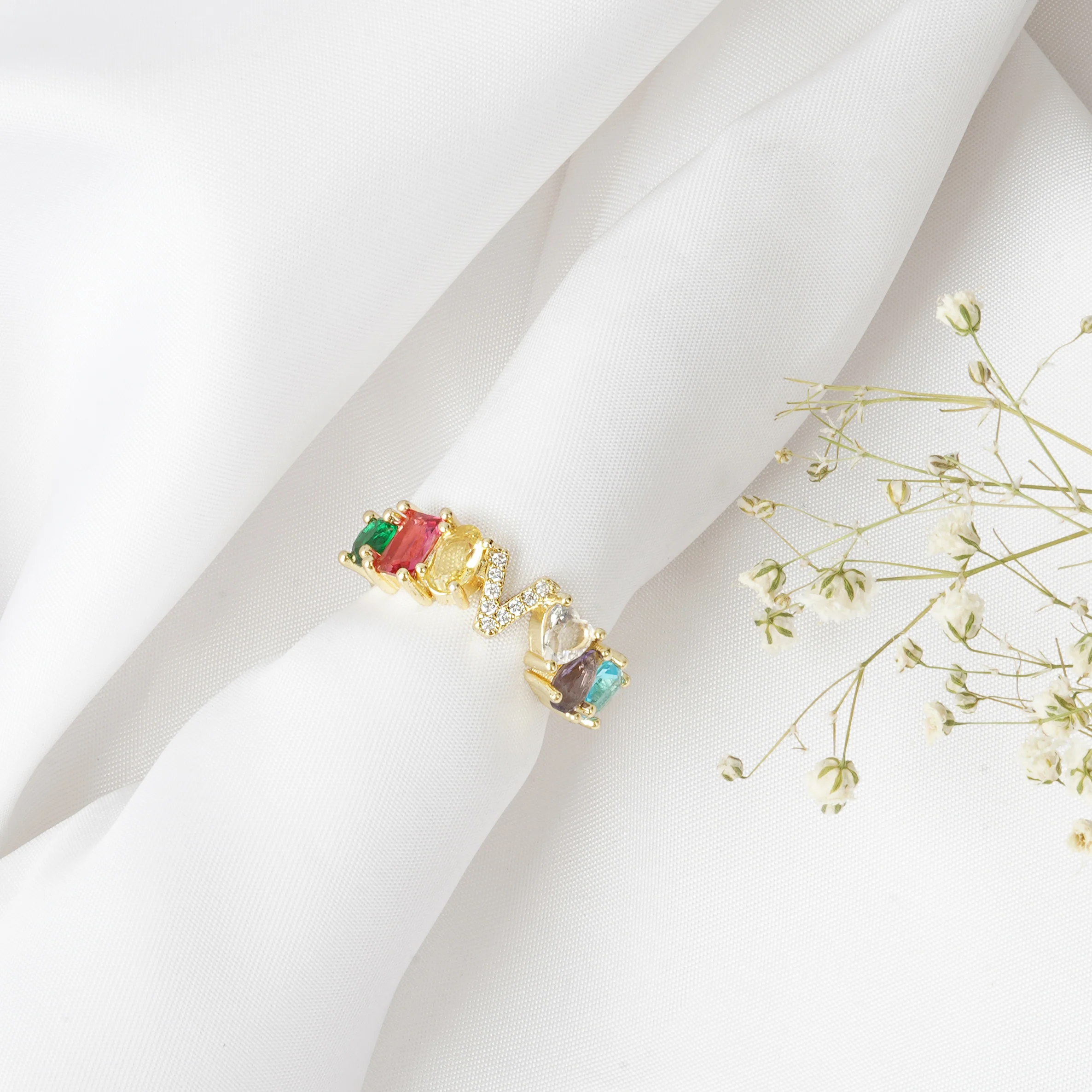 Lowe Multicolour Alphabet V Ring