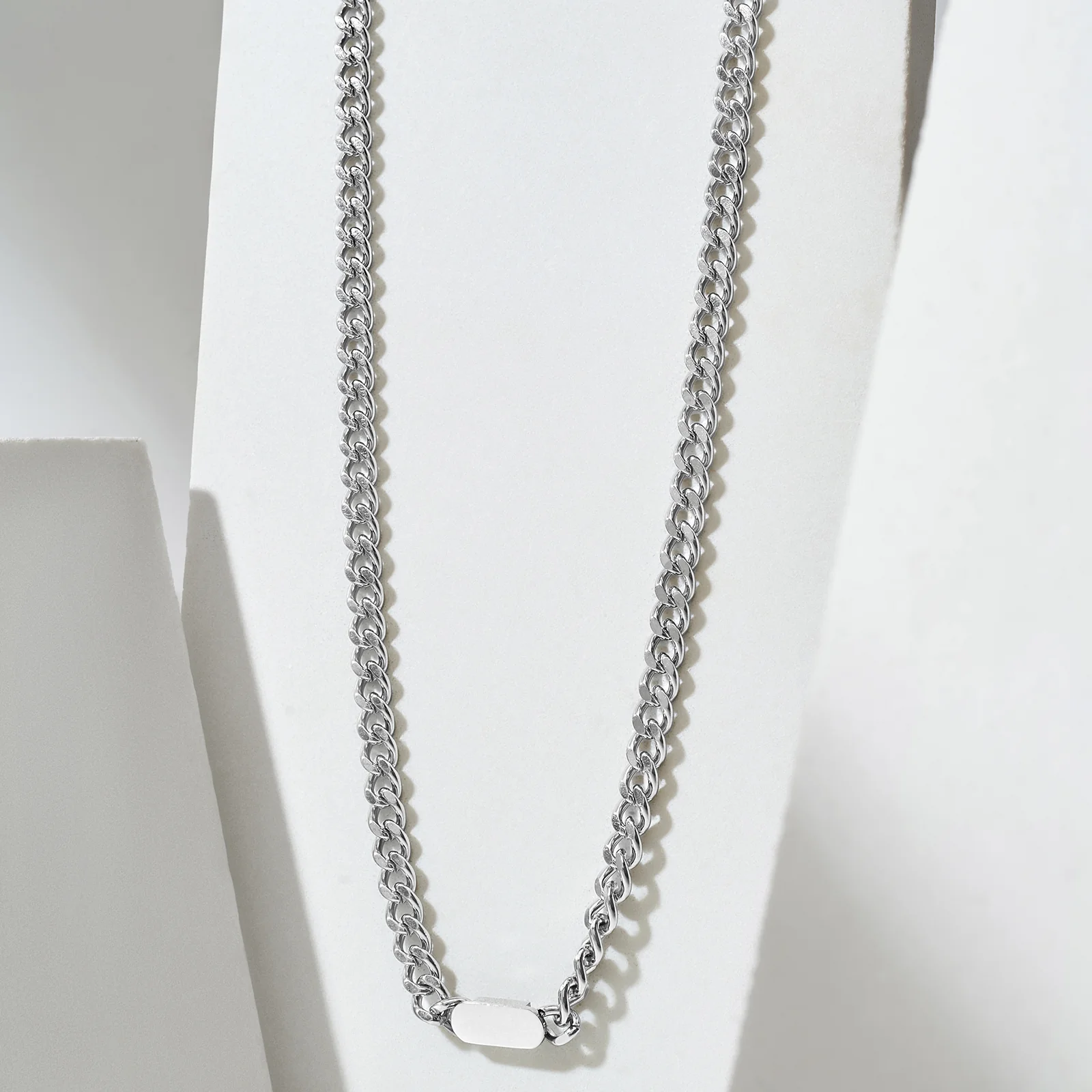 Ravorn Silver Men's Necklace - Image 2