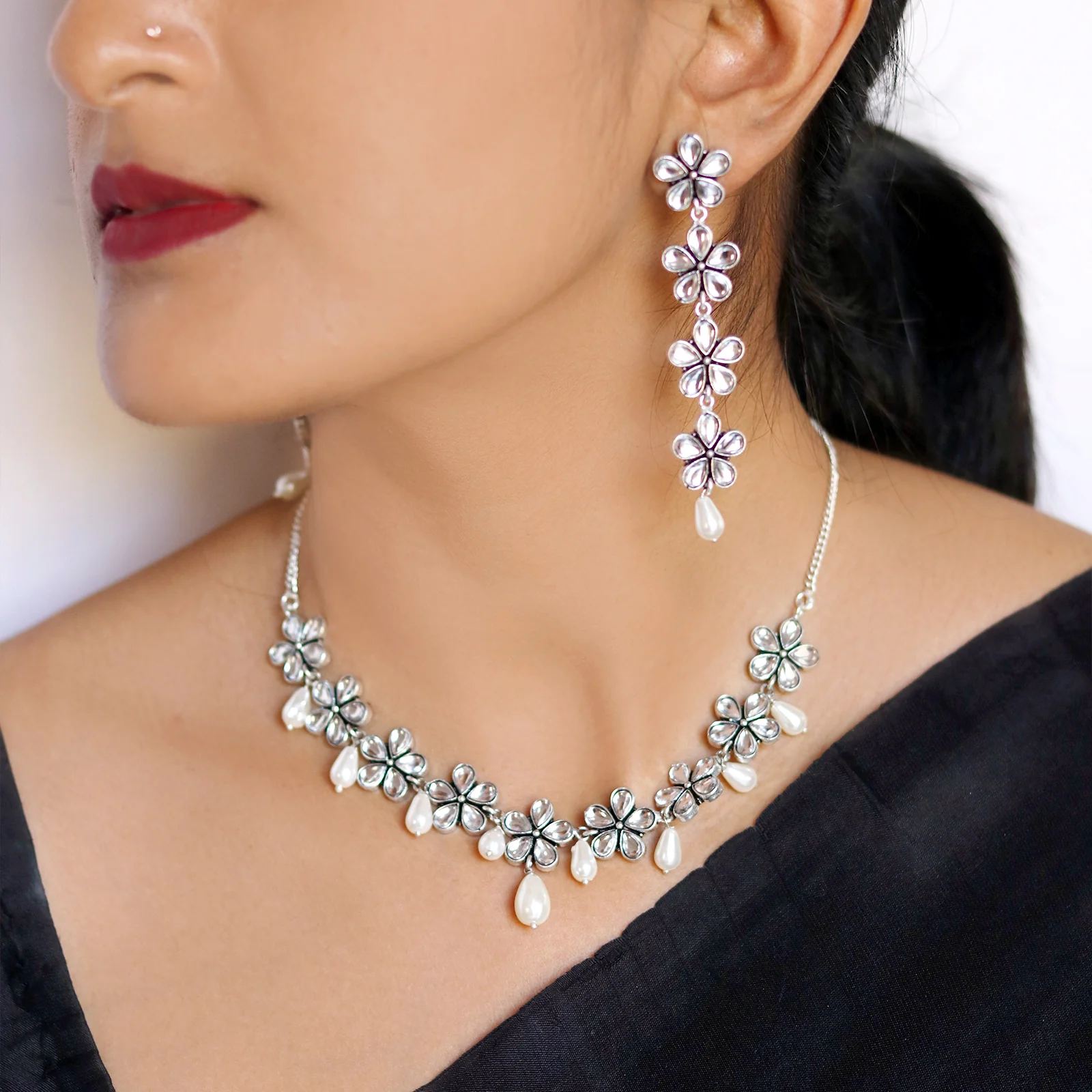 Saadhvi Silver Oxidised polki Necklace Set - Image 2