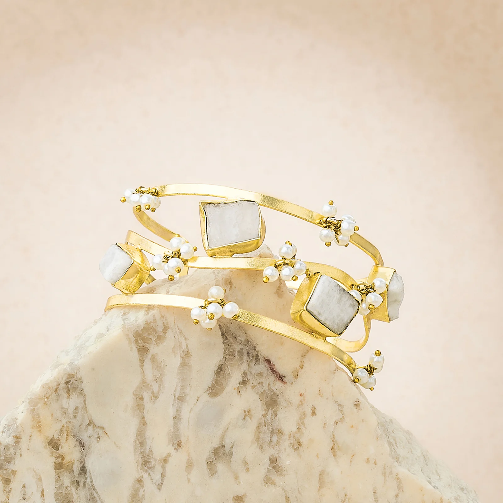 Soléa White Natural Stone Pearl Cuff Bracelet
