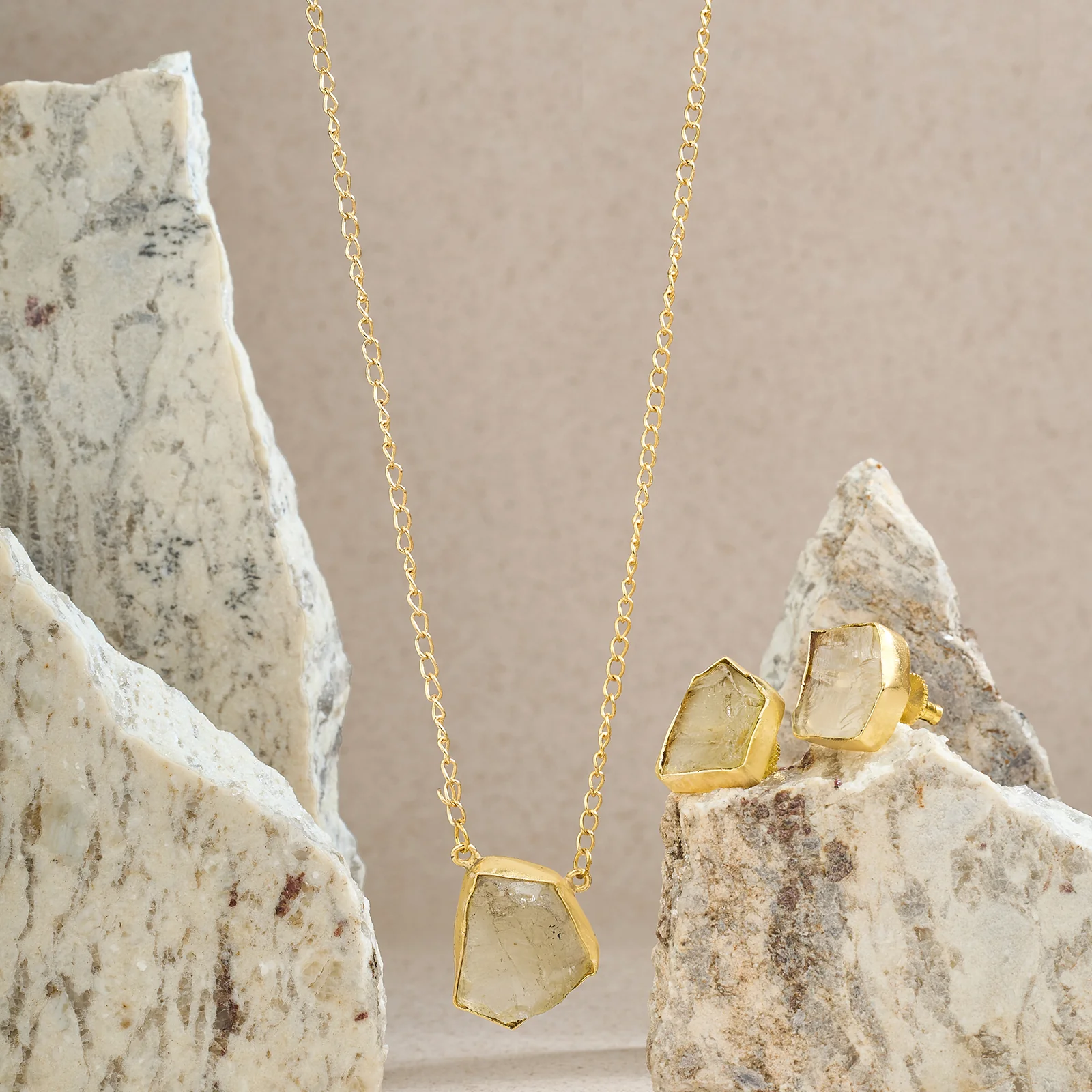 Soléa Yellow Natural Stone Necklace Set - Image 2