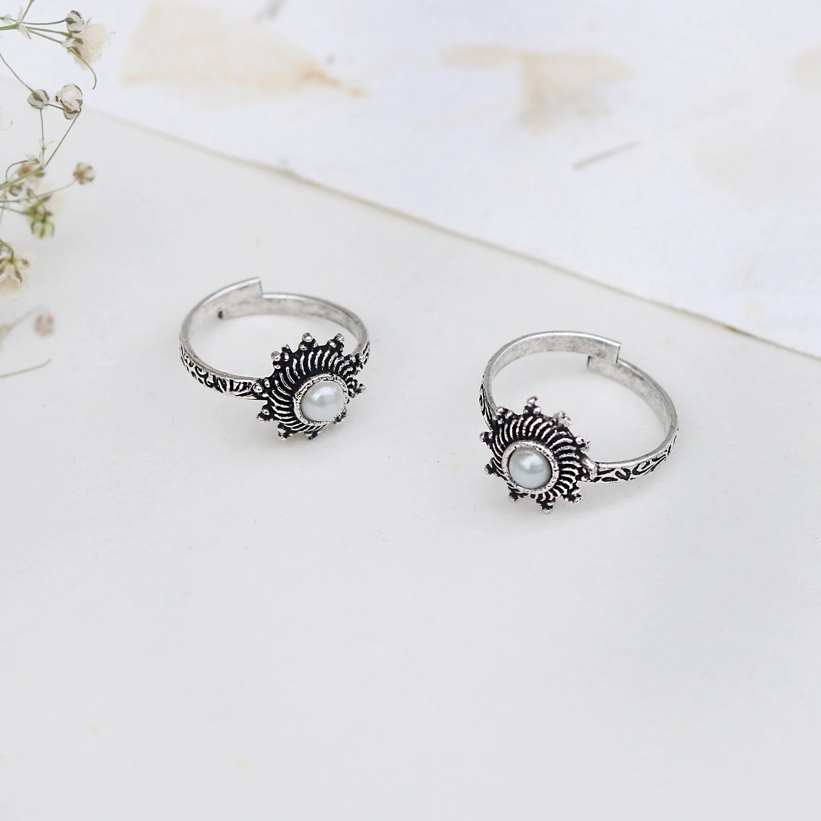 Teejh Aashvi White Silver Oxidised Toe Rings