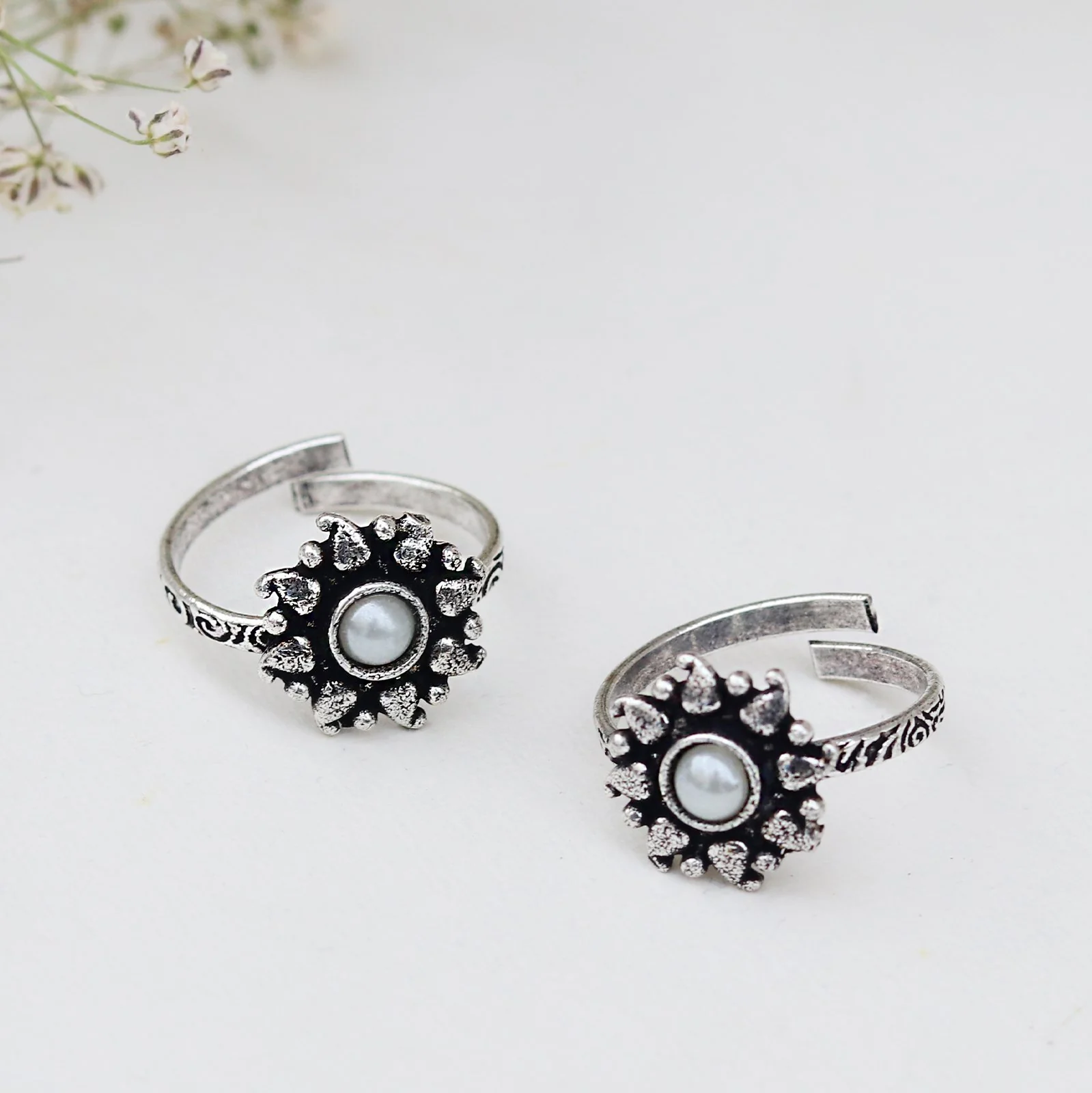 Teejh Miraya White Stone Silver Oxidised Toe Rings