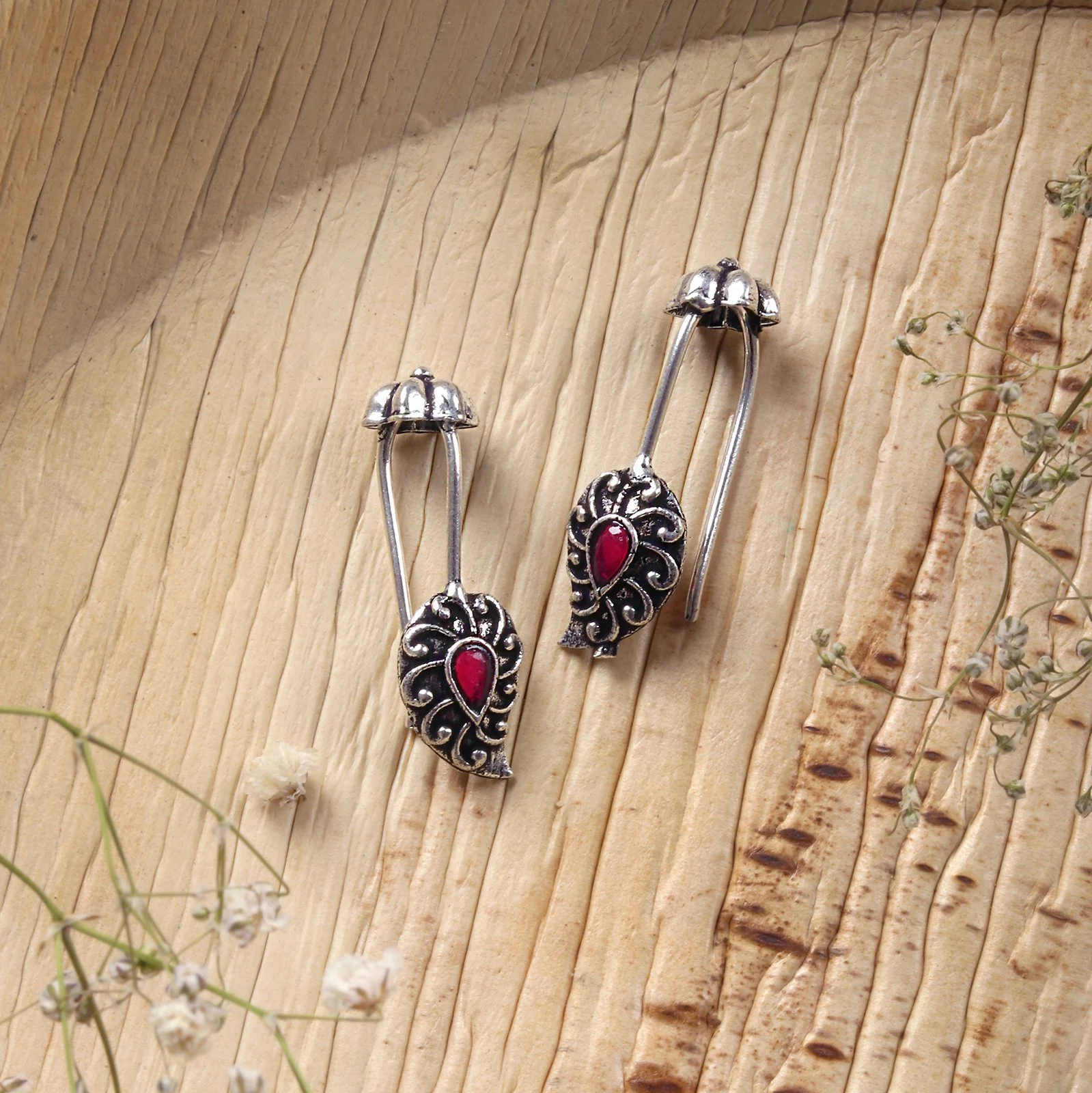 Teejh Mitali Red Stone Silver Oxidsed Clip On Bugadi - Image 2