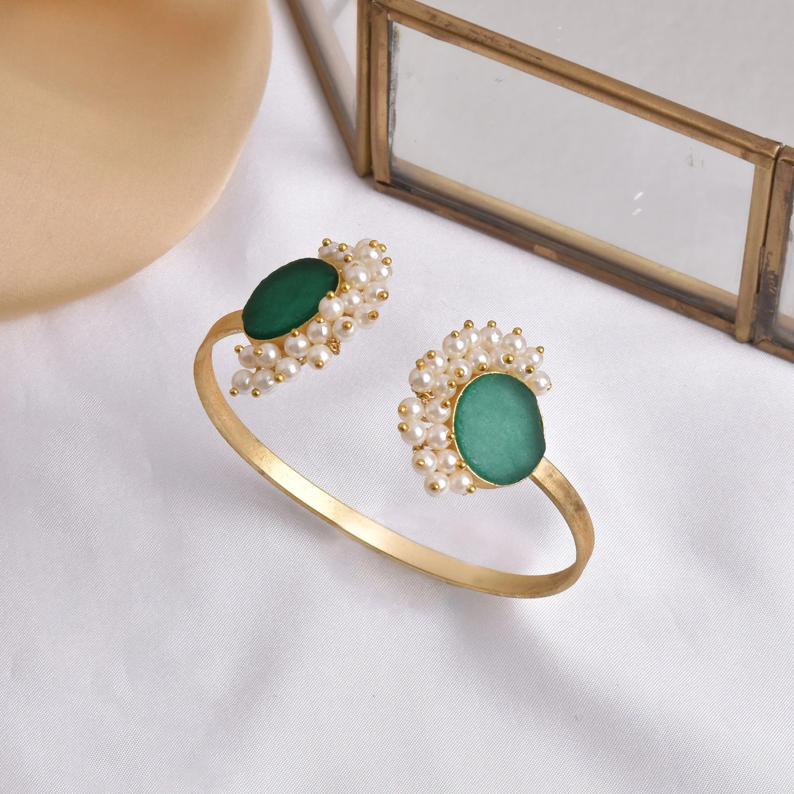 Teejh Piyali Green Studded Pearl Bracelet - Image 2