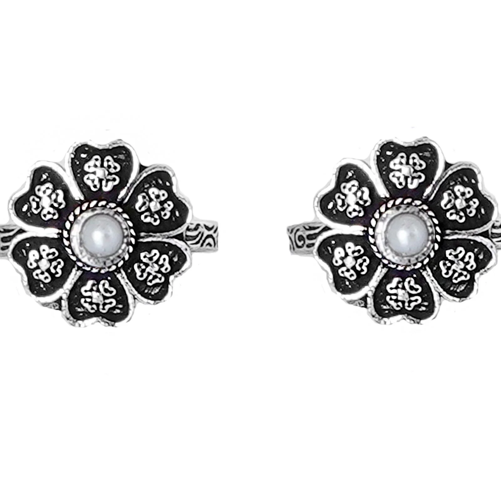 Teejh Ruhi White Stone Silver Oxidised Toe Rings - Image 4