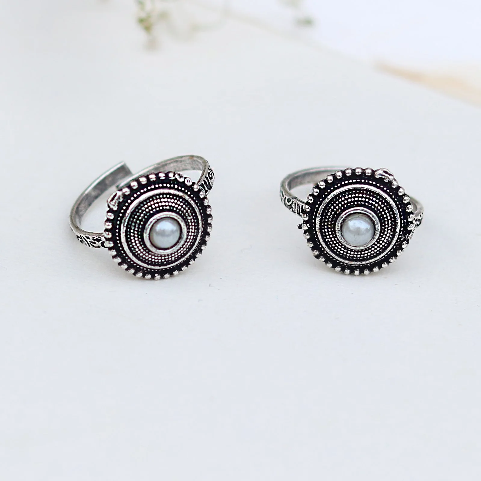 Teejh Shaanvi White Stone Silver Oxidised Toe Rings