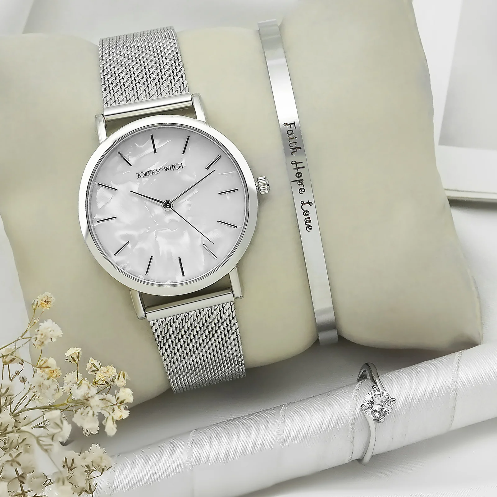 Vivid Silver Love Triangle